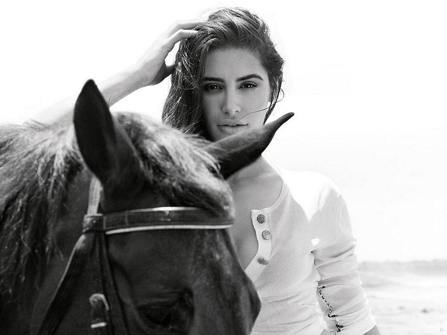 Hot & Sensual Photo's of Nargis Fakhri