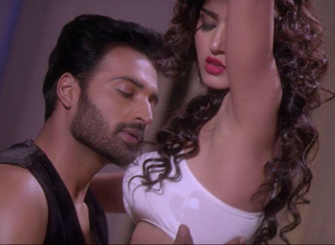 Hot Stills From Ishq Junoon Movie