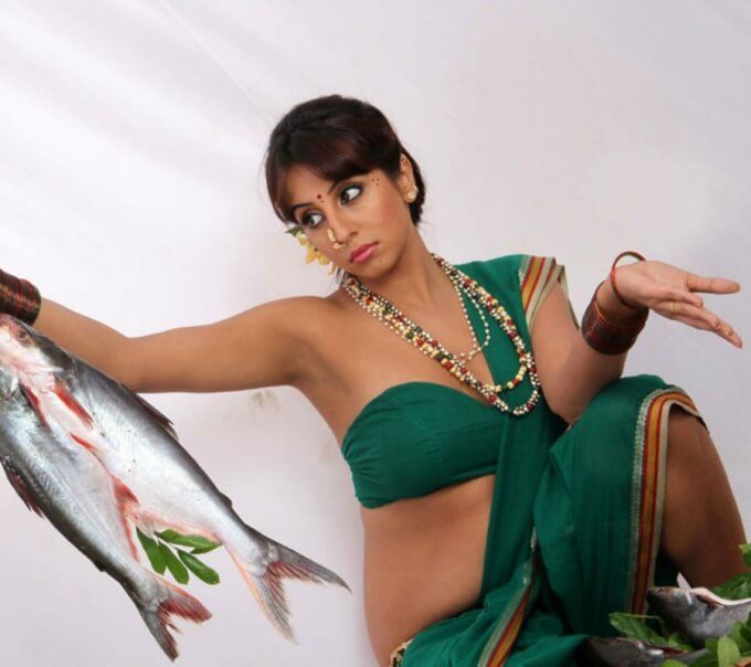 Indian Actresss Navel & Sexy Photos