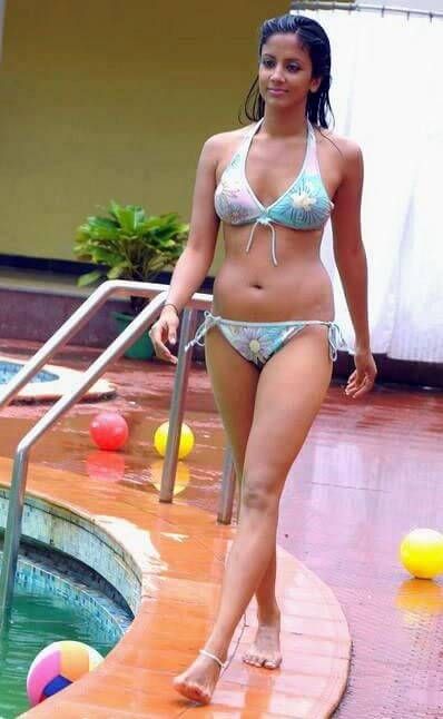 Indian Actresss Navel & Sexy Photos