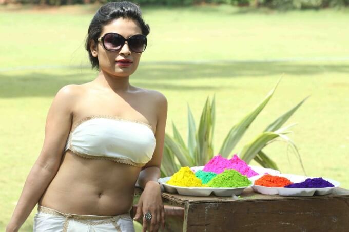 Indian Actresss Navel & Sexy Photos