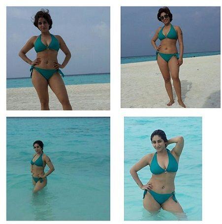 Indian Famous Singer Neha Bhasin Poses in Bikini Photos