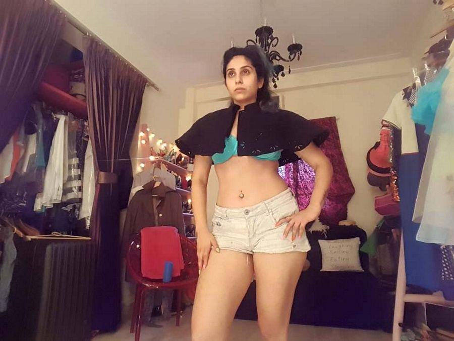 Indian Famous Singer Neha Bhasin Poses in Bikini Photos