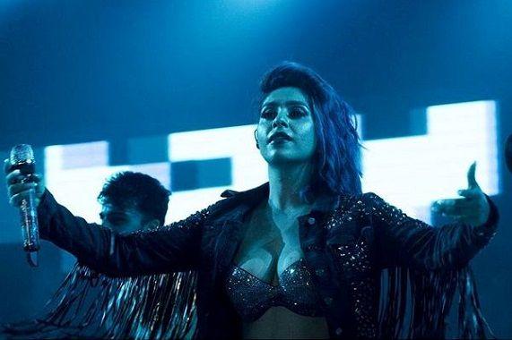 Indian Famous Singer Neha Bhasin Poses in Bikini Photos