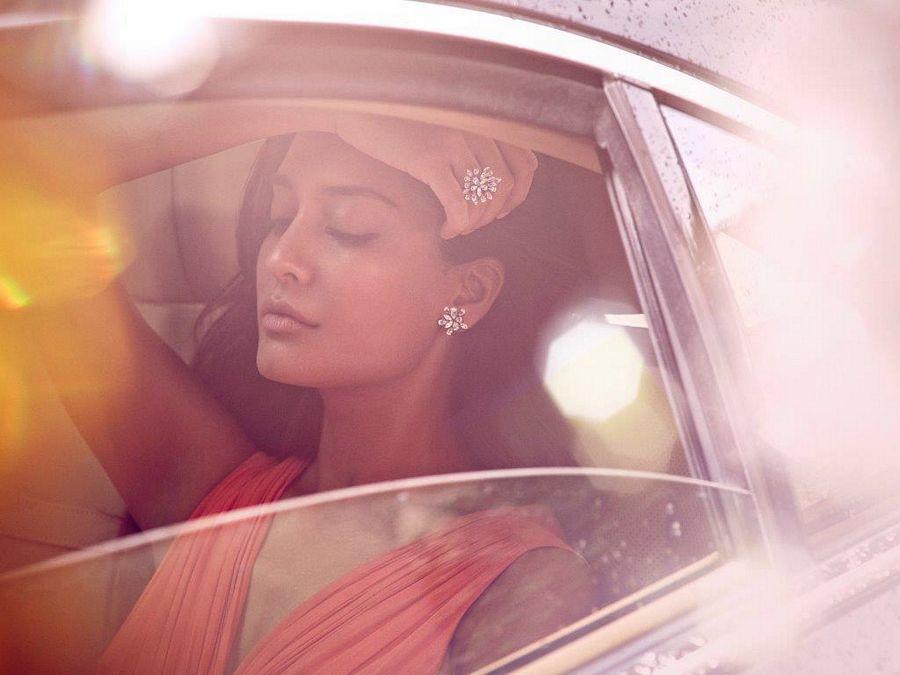 Lisa Haydon Hot & Sexy Wallpapers