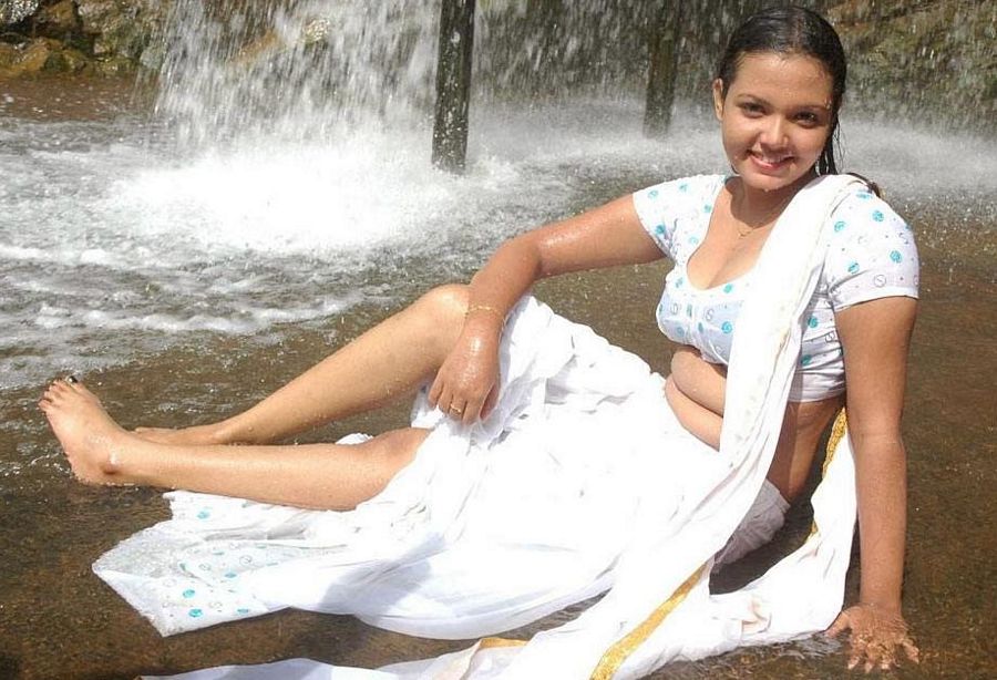 Mallu Actress Hot Navel Show