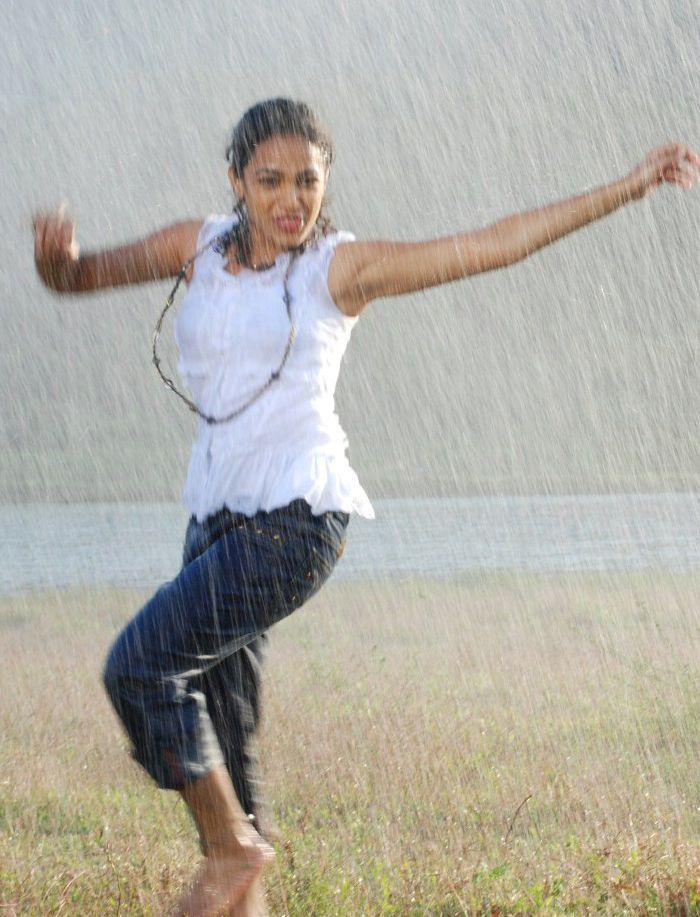 Nithya Menon Hot Wet Pictures