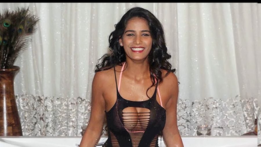 Oops Moment of Bollywood Actress Photos