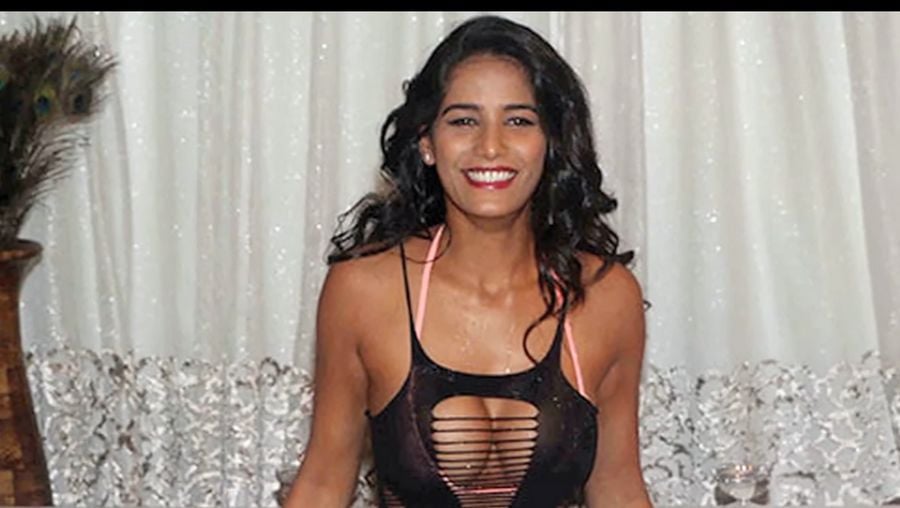 Oops Moment of Bollywood Actress Photos