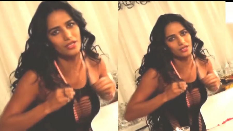 Oops Moment of Bollywood Actress Photos