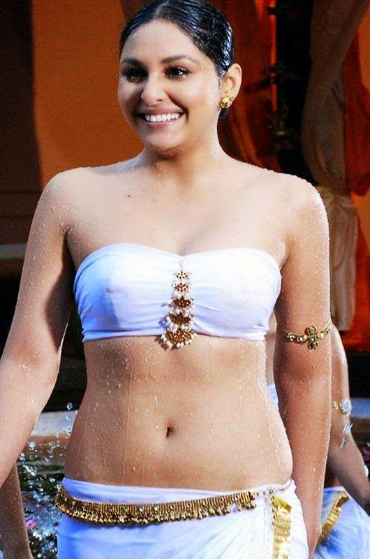 Pooja Chopra Hot & Sexy Wet Navel Show Photos