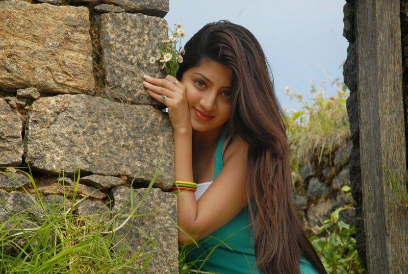 Poonam Kaur Hot & Sexy Photoshoot