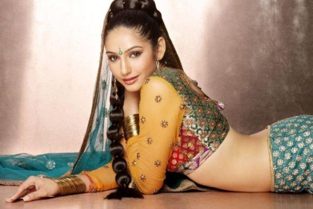 Ragini Dwivedi Hot & Spicy Photos