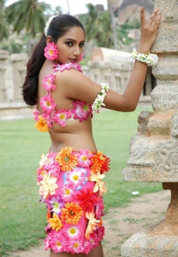 Ragini Dwivedi Hot & Spicy Photos