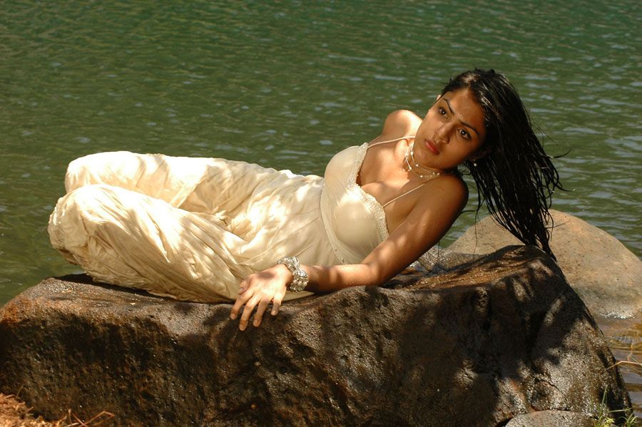 Riya Chakravarthy Hot Photos