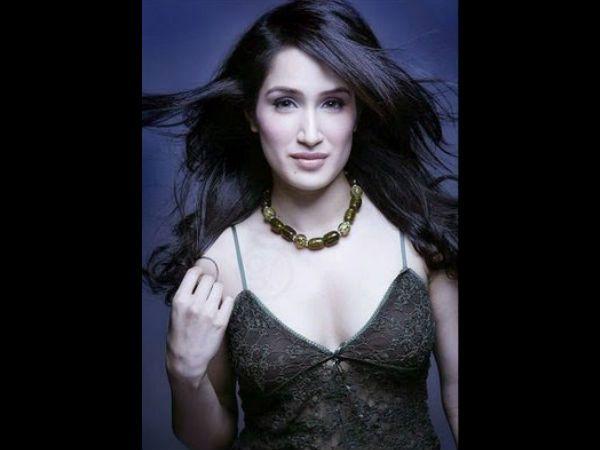 Sagarika Ghatge Looks Beautiful in Sexy Photoshoot