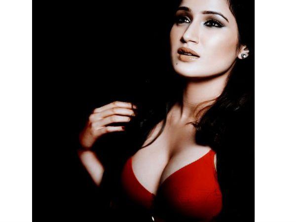 Sagarika Ghatge Looks Beautiful in Sexy Photoshoot