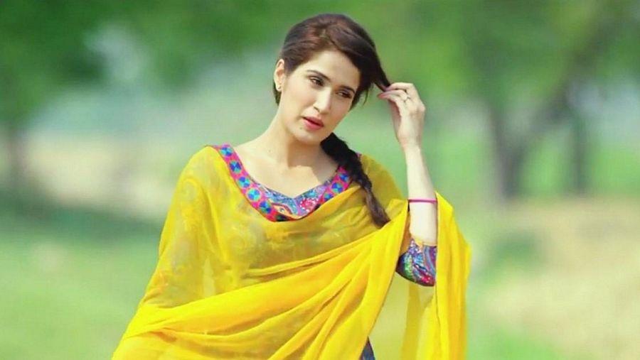 Sagarika Ghatge Looks Beautiful in Sexy Photoshoot