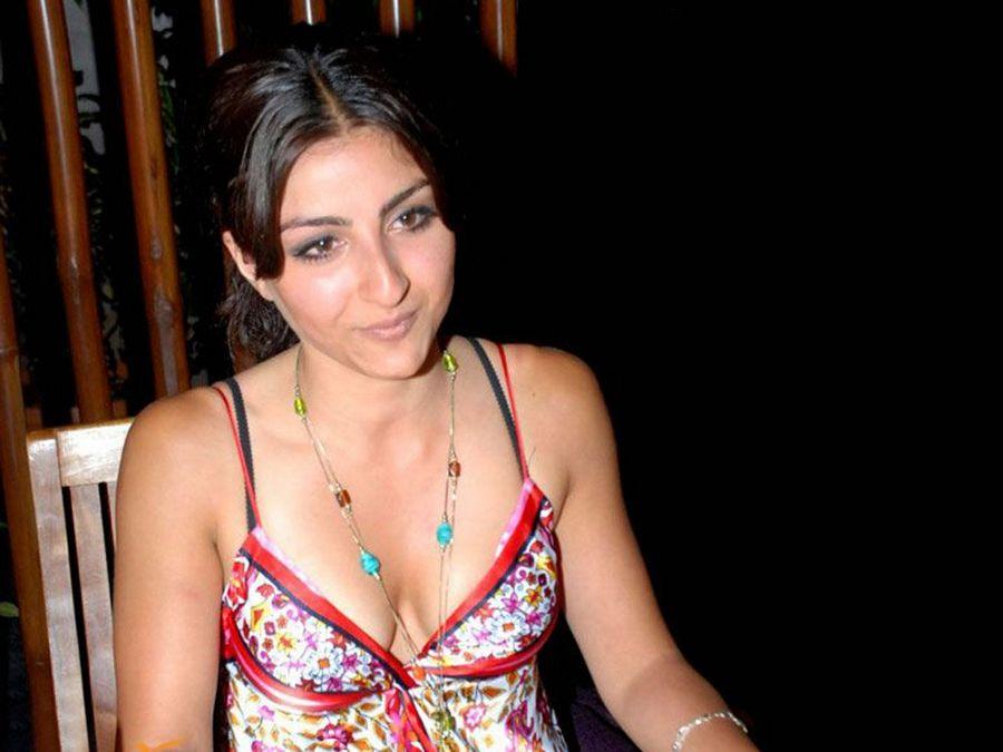 Soha Ali Khan Hot Bikini Full Photoshoot Stills