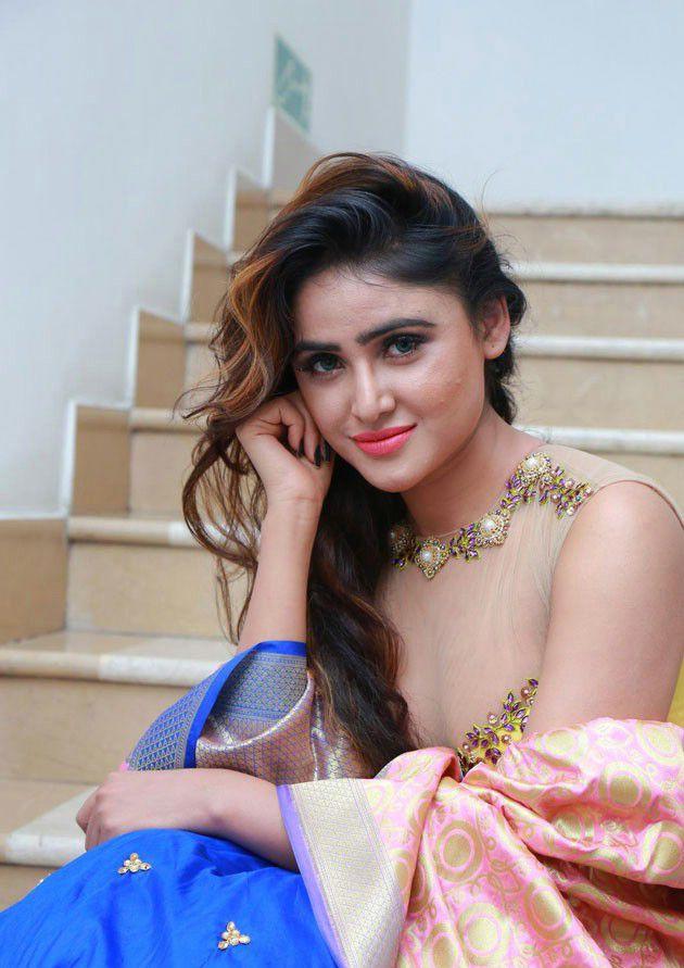 Sony Charishta Latest Hot Sexy Clevage Show Photos
