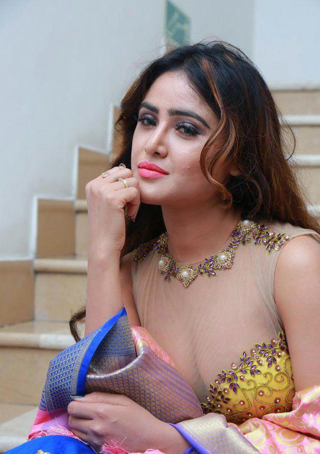 Sony Charishta Latest Hot Sexy Clevage Show Photos