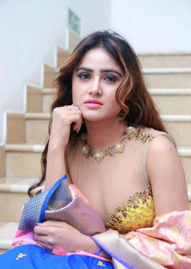 Sony Charishta Latest Hot Sexy Clevage Show Photos