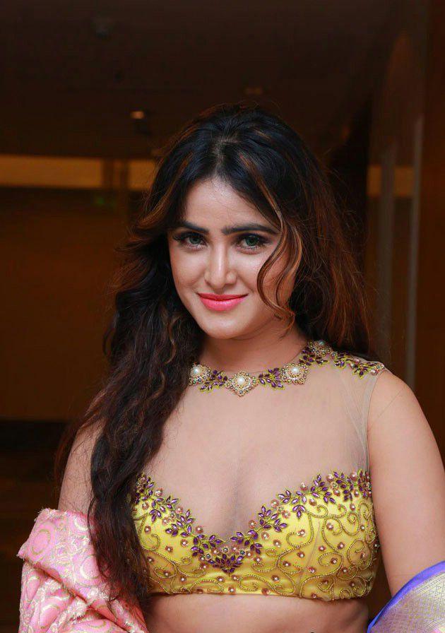 Sony Charishta Latest Hot Sexy Clevage Show Photos