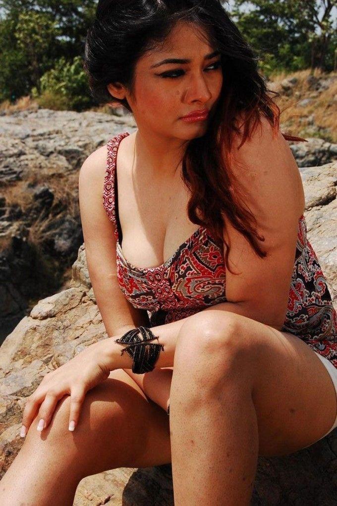 South Indian Masala Actress Cleavage & Navel Exposing Photos