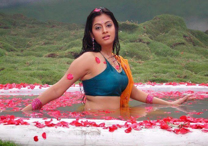 South Indian Masala Actress Cleavage & Navel Exposing Photos