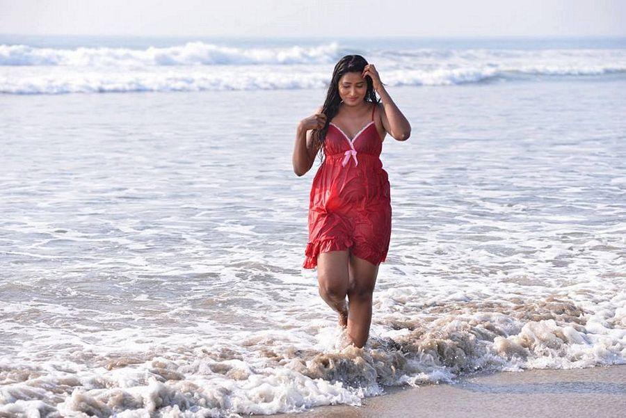 Swathi Naidu’s Latest Hot HD Photos At Beach