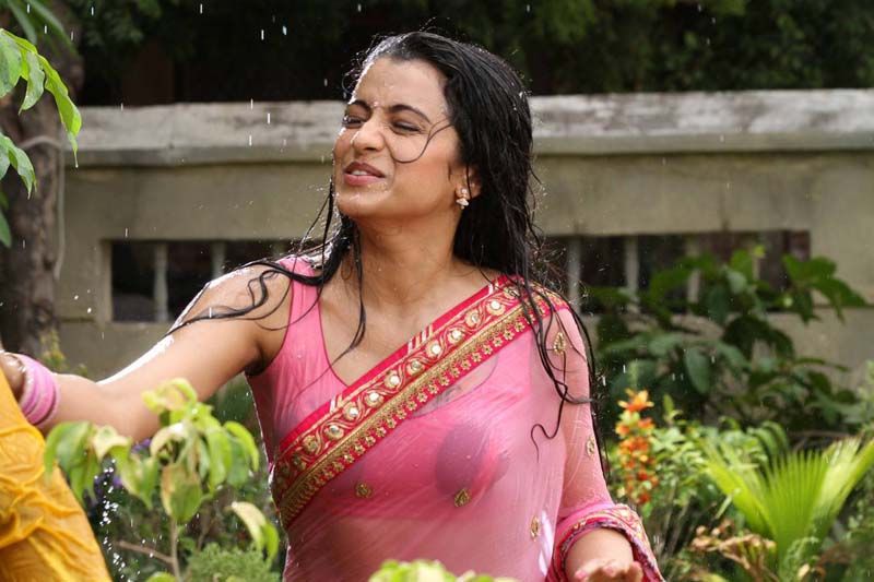 Trisha Krishnan Wet Hot Saree Photos