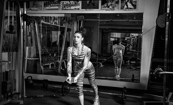 Vj Bani HOT Gym Bodybuilding Workout in public