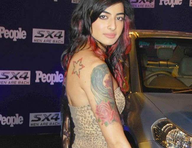 Vj Bani HOT Gym Bodybuilding Workout in public