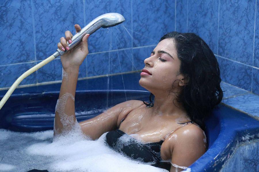 Vrushali Gosavi Hot Navel Show Photos