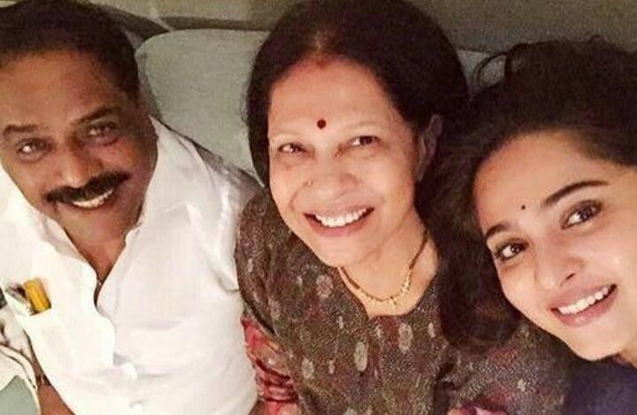 B day Special: Anushka Shetty Funny Selfies Moment Captured Photos B day Special: Anushka Shetty Funny Selfies Moment Captured Photos