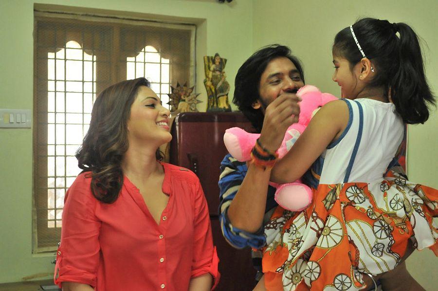 Araku Roadlo Telugu Movie Latest Stills