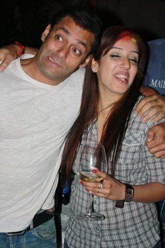 Check Out Before & After Drunk Pictures of Bollywood Celebs
