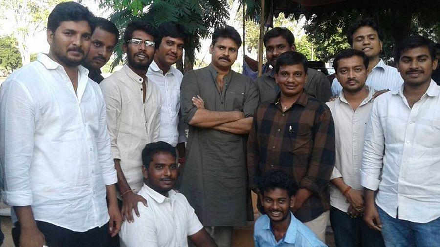 Exclusive Leaked Photos of Katamarayudu Movie on the Sets Locations