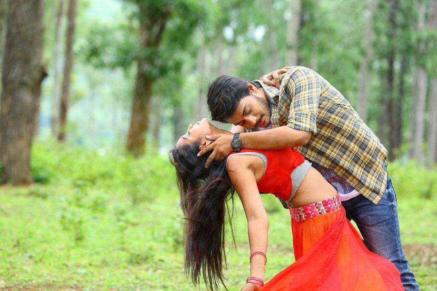Iddari Madhya 18 Movie Latest Stills