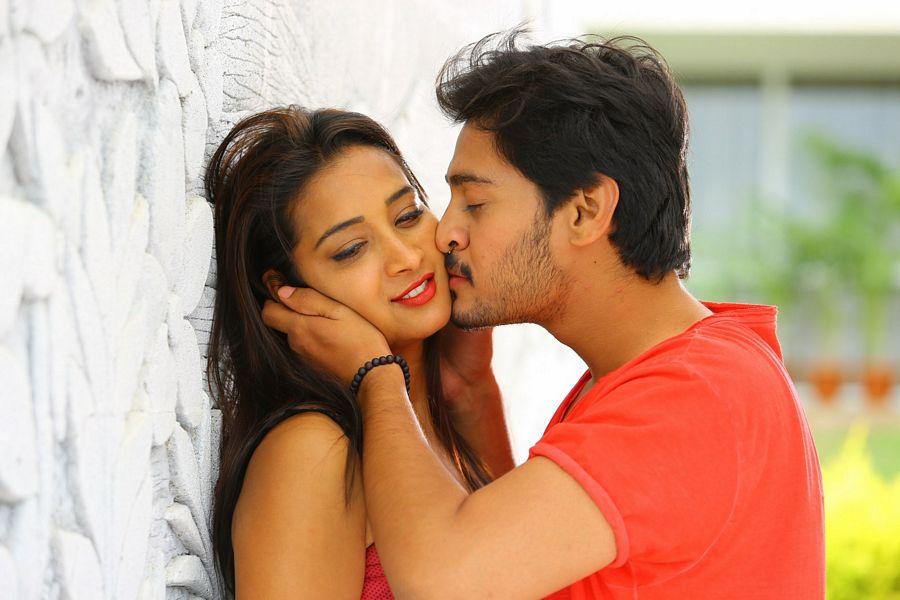 Iddari Madhya 18 Movie Latest Stills