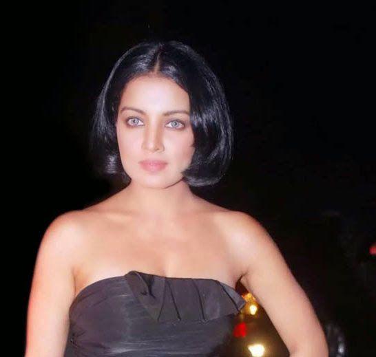 Indian Actresses who Faced Dress Slips in Public Photos