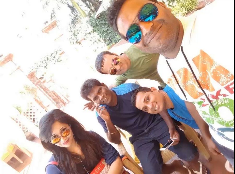 Jabardasth Team in Goa Trip Photos