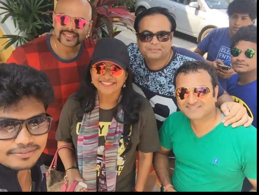 Jabardasth Team in Goa Trip Photos