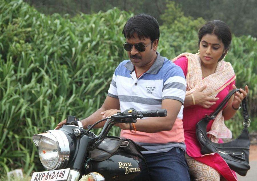 Jayammu Nischayammu Raa Movie New Stills