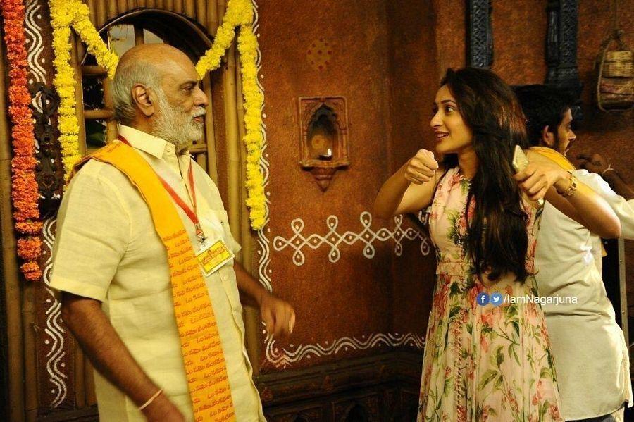 Nagarjuna Om Namo Venkatesaya Movie Latest Stills