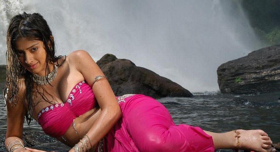 B'day Special: Actress Raai Laxmi Rare & Unseen with Family Photos