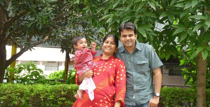 Serial Actress Sravani Rare & UNseened with Family Photos
