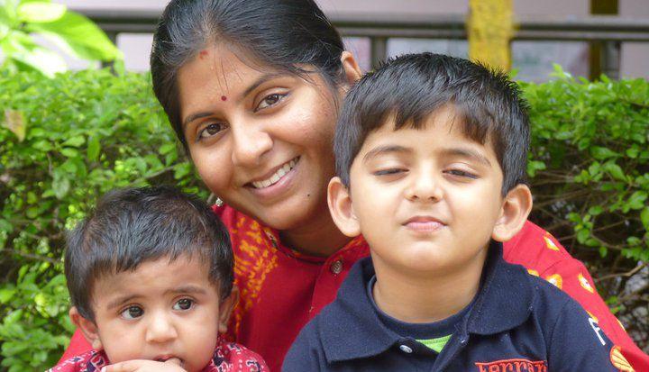 Serial Actress Sravani Rare & UNseened with Family Photos