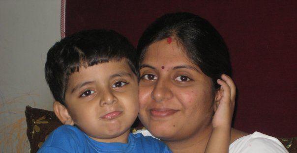 Serial Actress Sravani Rare & UNseened with Family Photos