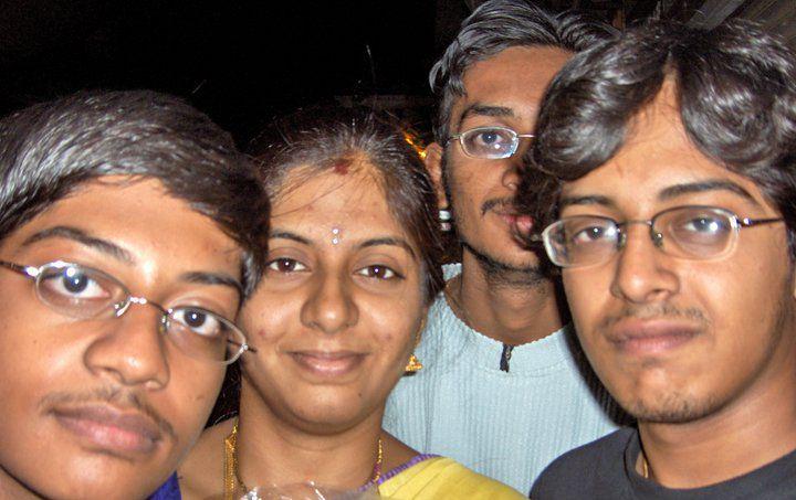 Serial Actress Sravani Rare & UNseened with Family Photos